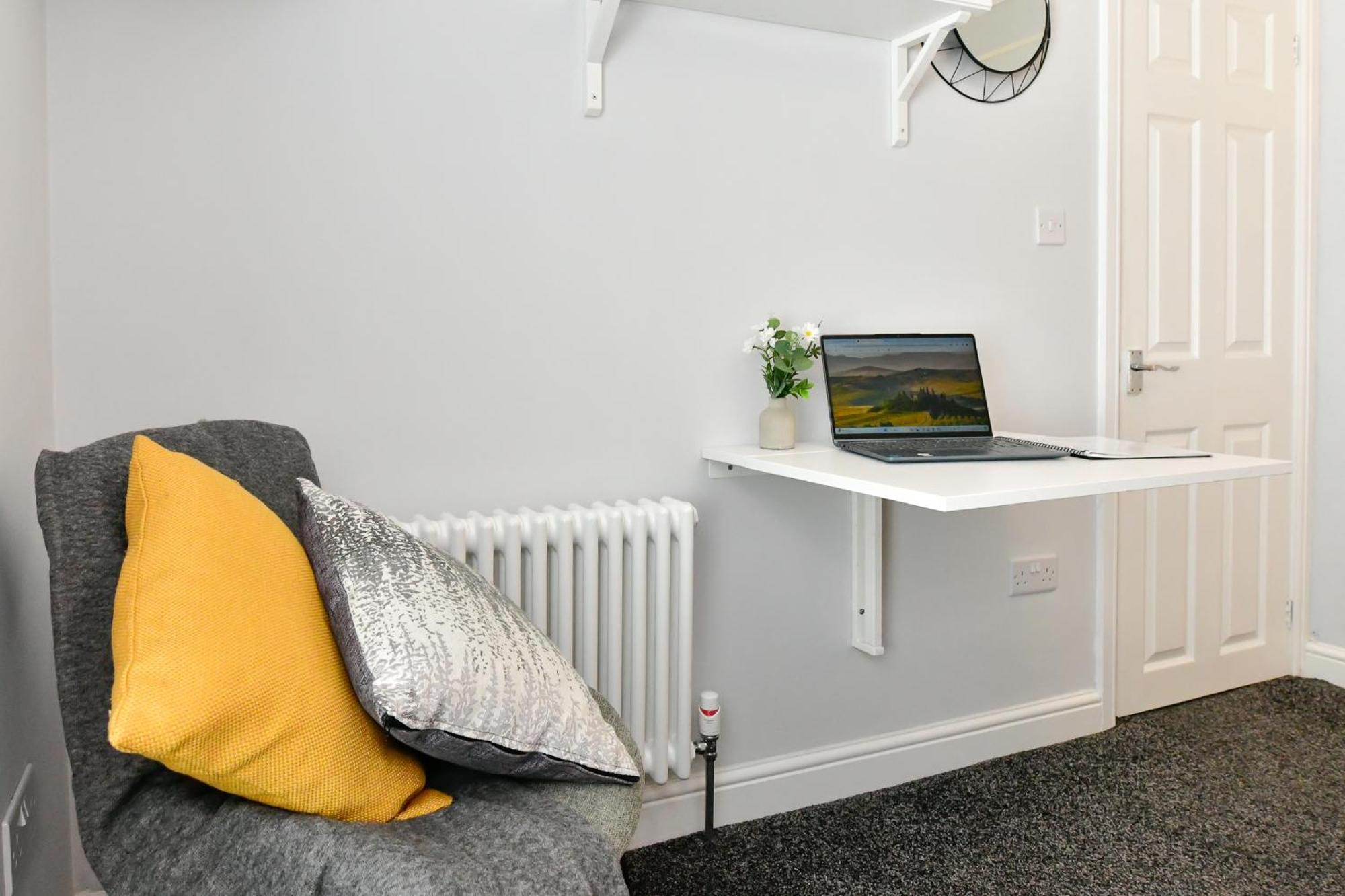 Free Parking - Heart Of The City - Superb Townhouse & Garden - Peaceful Area But Only 5Min Walk To Beach, Shops, Bars, Arena, Marina, Parks Swansea Exterior foto
